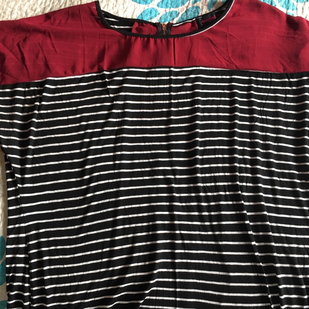 Gorgeous Annabelle 3X Black white and burgundy top